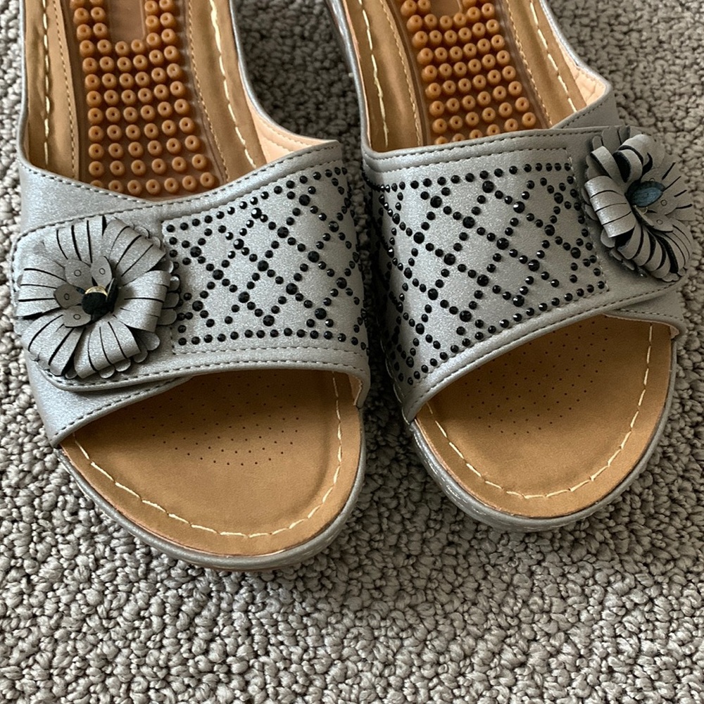 Sandals - Picture 2 of 10